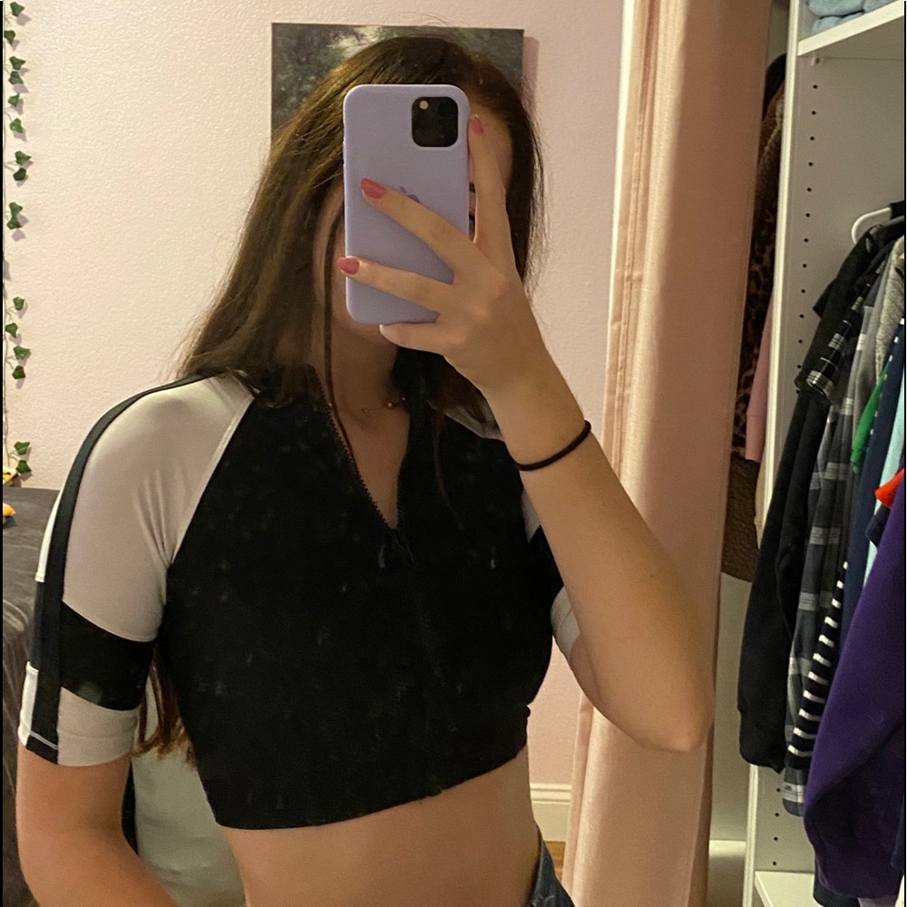 zip down top - Picture 2 of 3